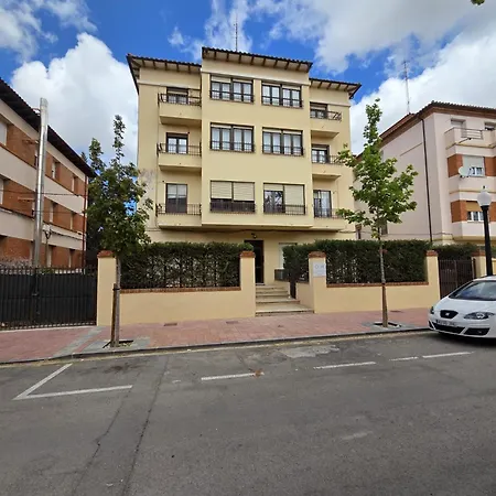 The Eight Unique טרואל